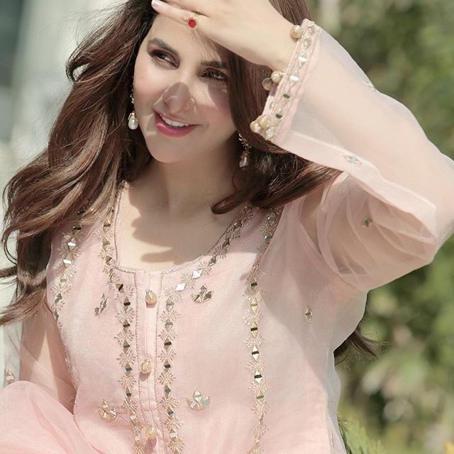 Areeba Habib Talking About Her Wish To Work With Three Popular Stars