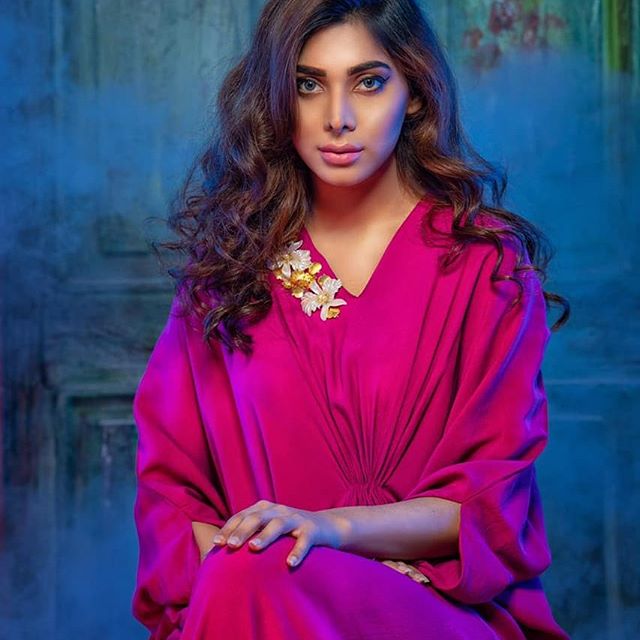 Eshal Fayyaz Looks Gorgeous In Lilac Top