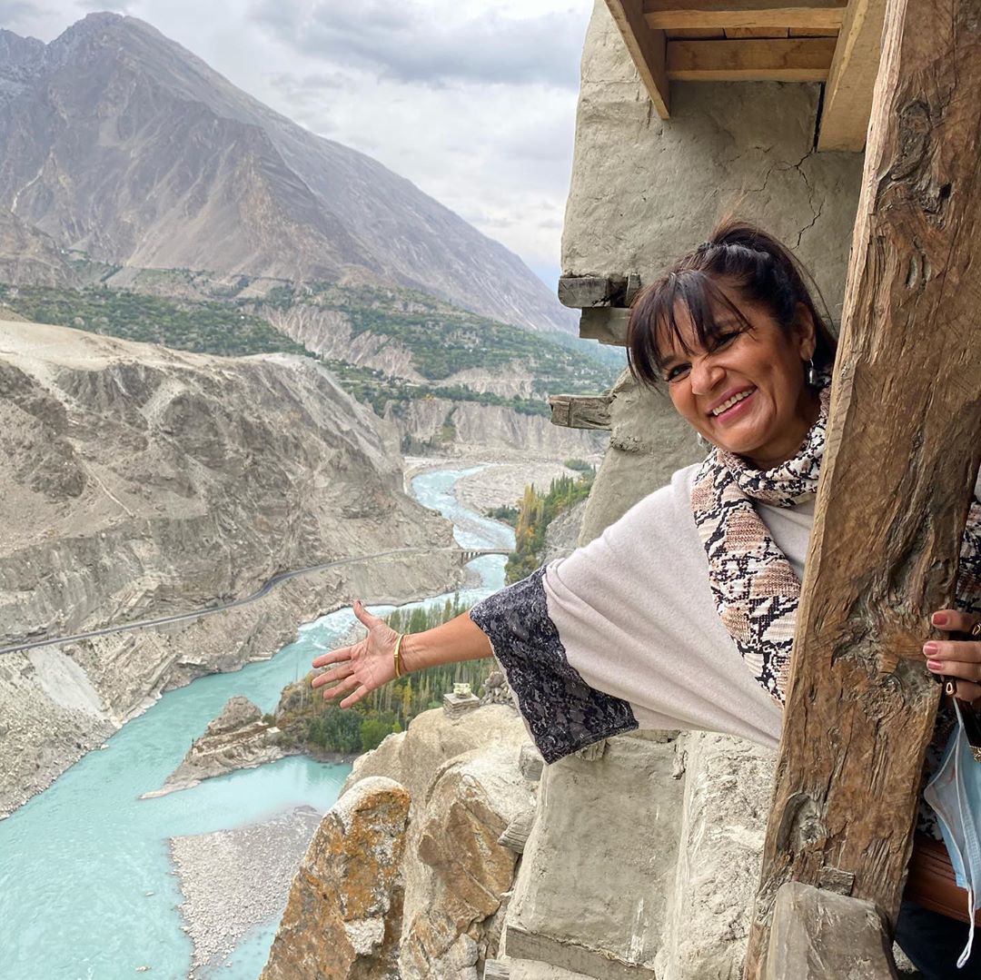 Frieha Altaf is Enjoying with Friends in Hunza