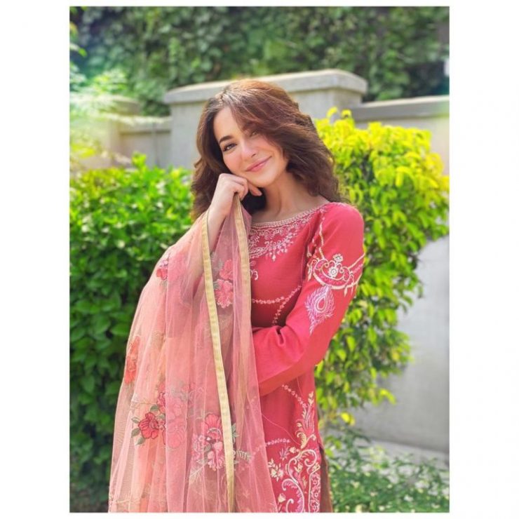 Hania Aamir Looks Like A Dream In Traditional Dress