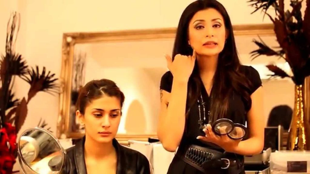 Here Is Video Of Kubra Khan's First Work As Model 