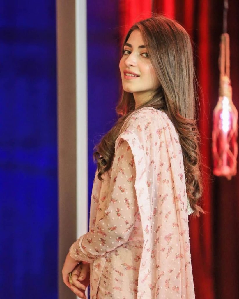 Kinza Hashmi Looks Pretty In Gorgeous Saree