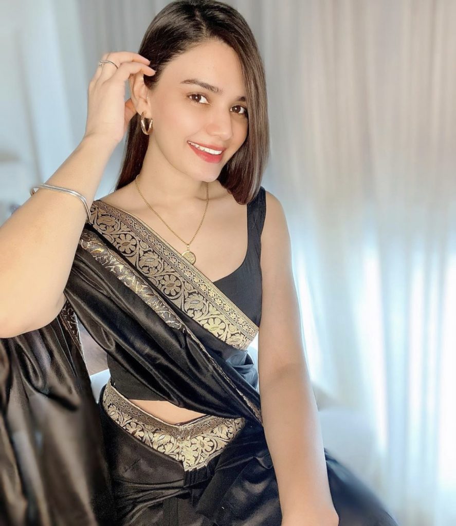 Latest Pictures Of Kiran Haq In Black Saree