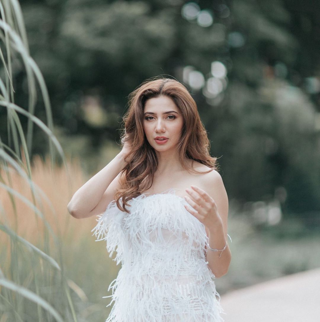 Mahira Khan is Looking Stunning in her Latest Shoot