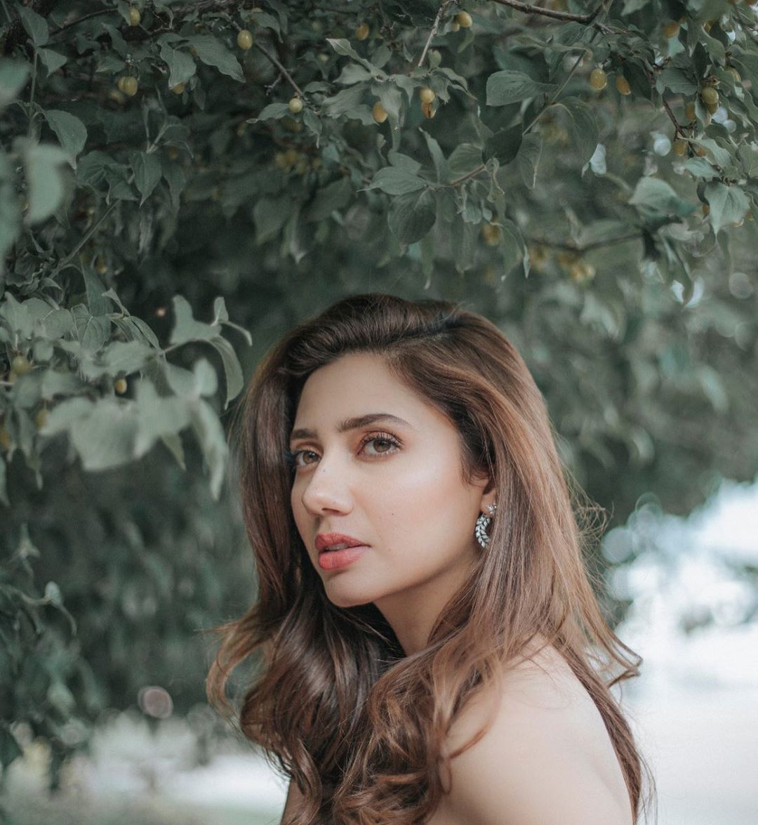 Mahira Khan is Looking Stunning in her Latest Shoot