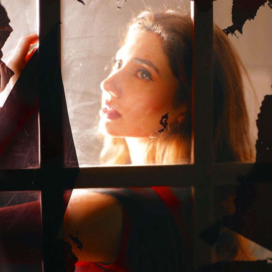 Mahira Khan is Looking Stunning in her Latest Shoot