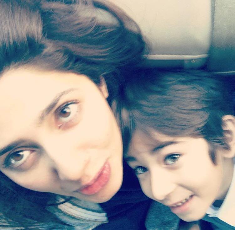 Shining Selfies of Mahira Khan That Are Just Love