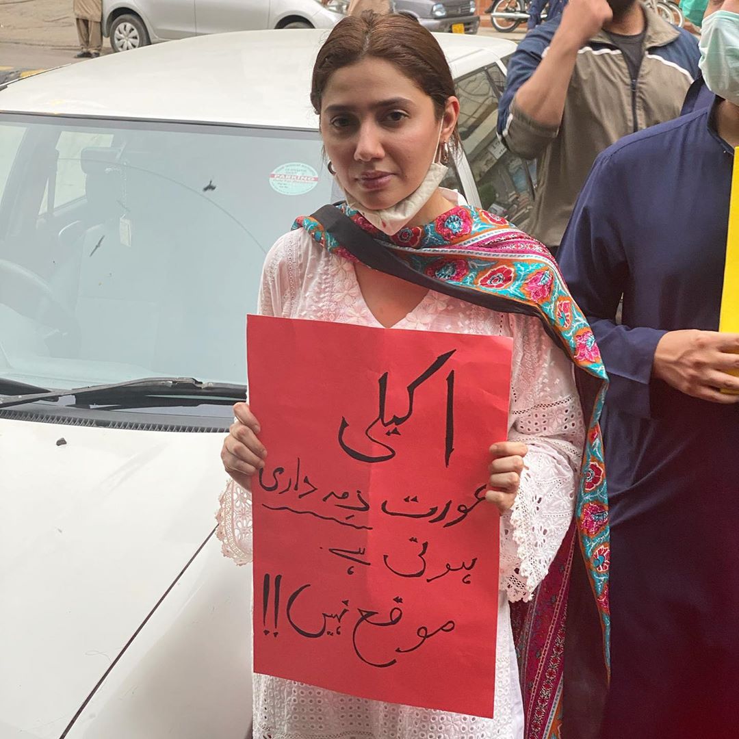 Mahira Khan, Ayesha Omar, Sarah Khan And Others Attend Protest For Motorway Case