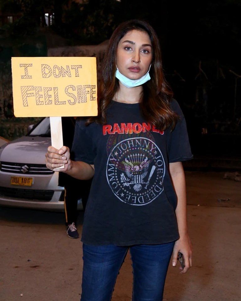 Mahira Khan, Ayesha Omar, Sarah Khan And Others Attend Protest For Motorway Case