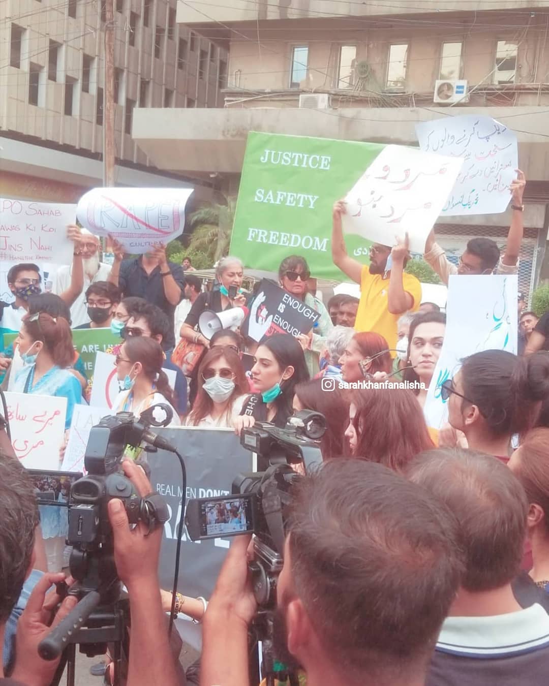 Mahira Khan, Ayesha Omar, Sarah Khan And Others Attend Protest For Motorway Case