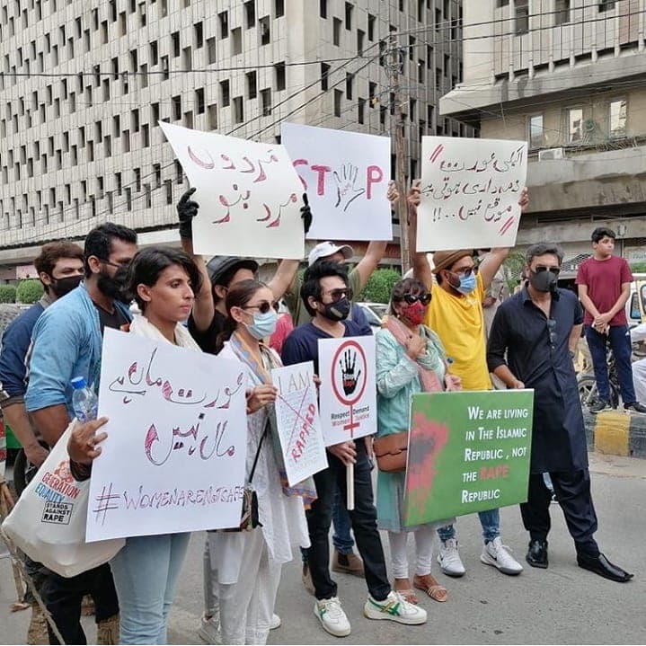 Mahira Khan, Ayesha Omar, Sarah Khan And Others Attend Protest For Motorway Case