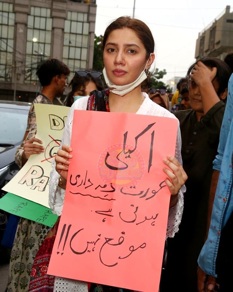 Mahira Khan, Ayesha Omar, Sarah Khan And Others Attend Protest For Motorway Case