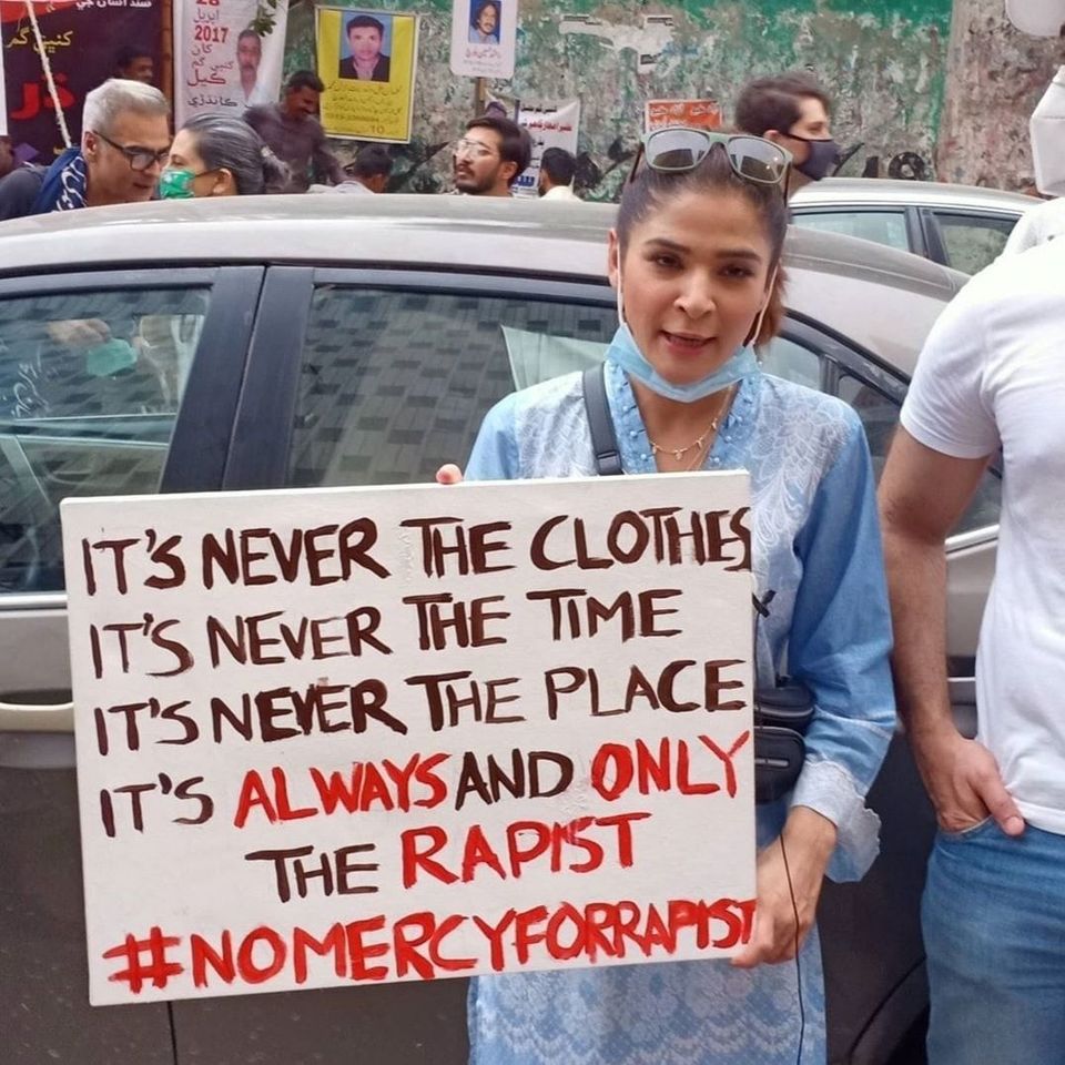 Mahira Khan, Ayesha Omar, Sarah Khan And Others Attend Protest For Motorway Case