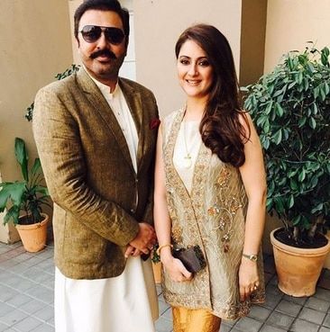 Beautiful Pictures of Noman Ijaz with his Wife Rabia Noman