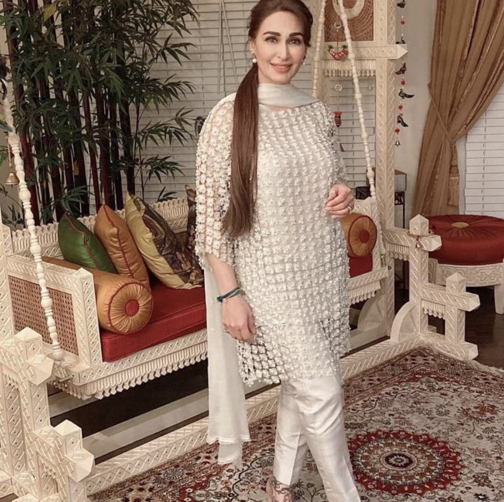 Reema Khan Looks Elegantly Beautiful In Latest Pictures