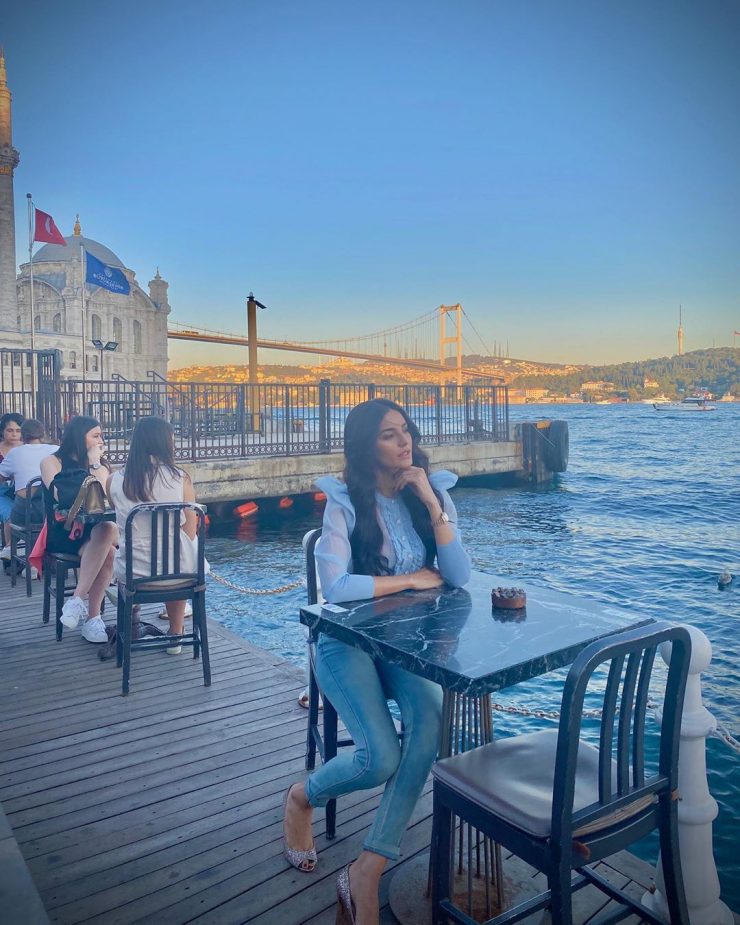 Actress Sadia Khan Beautiful Pictures from her Turkey Trip | Reviewit.pk