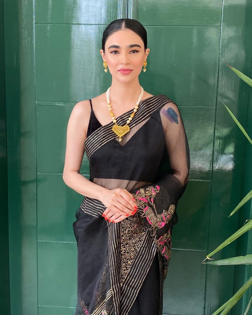 Saheefa Jabbar's Breathtaking Pictures In Black Saree