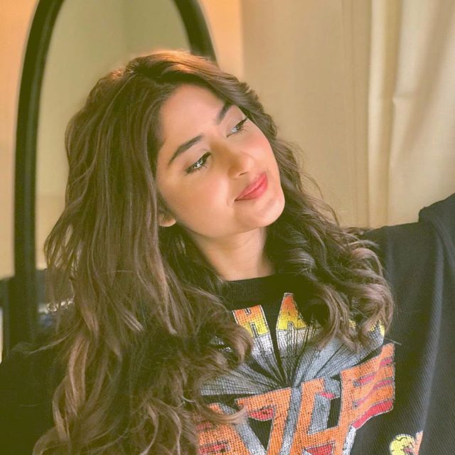Sajal Aly Wows Us With Her Latest Pictures
