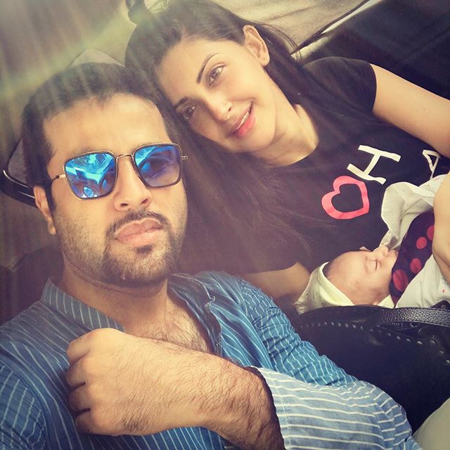 Stunning Moomal Khalid's Pictures With Family