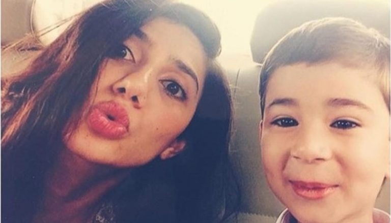 Shining Selfies of Mahira Khan That Are Just Love