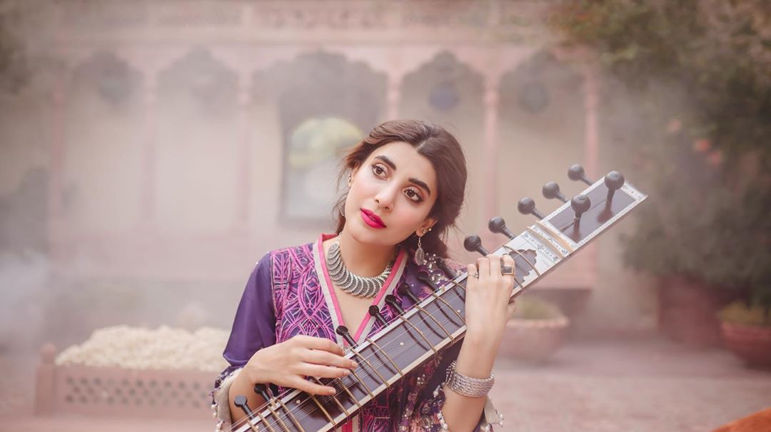 Urwa Hocane Latest Beautiful Photo Shoot for Raaya