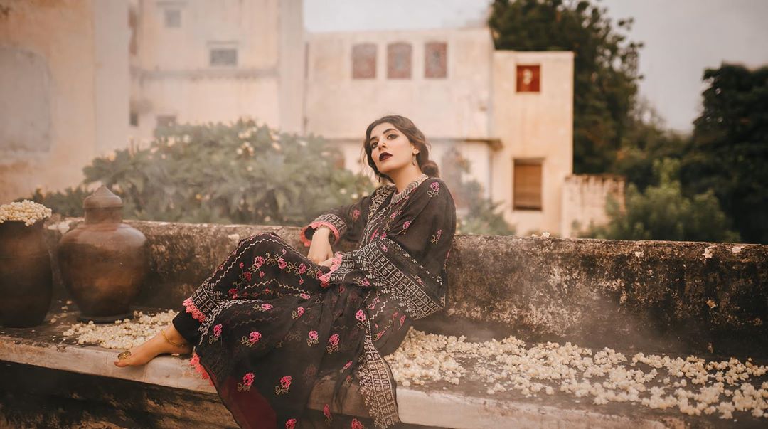 Urwa Hocane Latest Beautiful Photo Shoot for Raaya