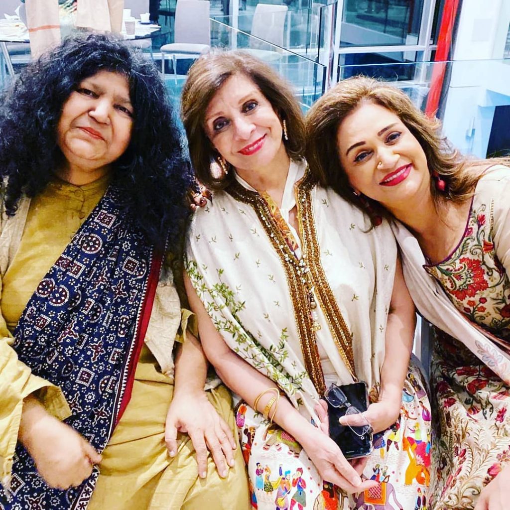 Delightful Pictures of Bushra Bashir with Her Celebrity Friends