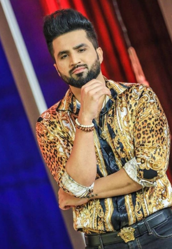 Falak Shabir On The Set Of Bol Nights