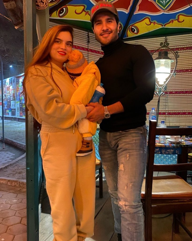 Feroze Khan With His Family | Reviewit.pk