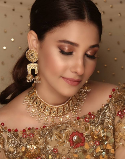 Hina Altaf Looks Effortlessly Elegant In Her Latest Shoot