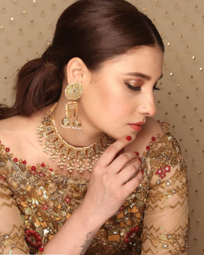 Hina Altaf Looks Effortlessly Elegant In Her Latest Shoot