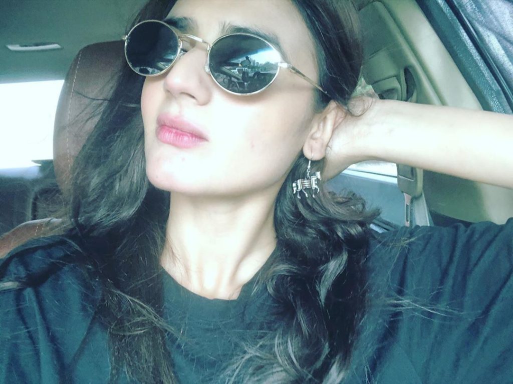Lovely Pictures of Hira Mani is Natural Poses