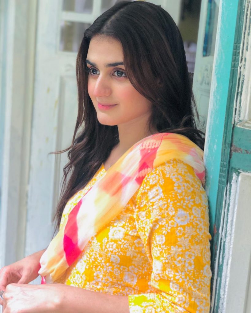 Lovely Pictures of Hira Mani is Natural Poses