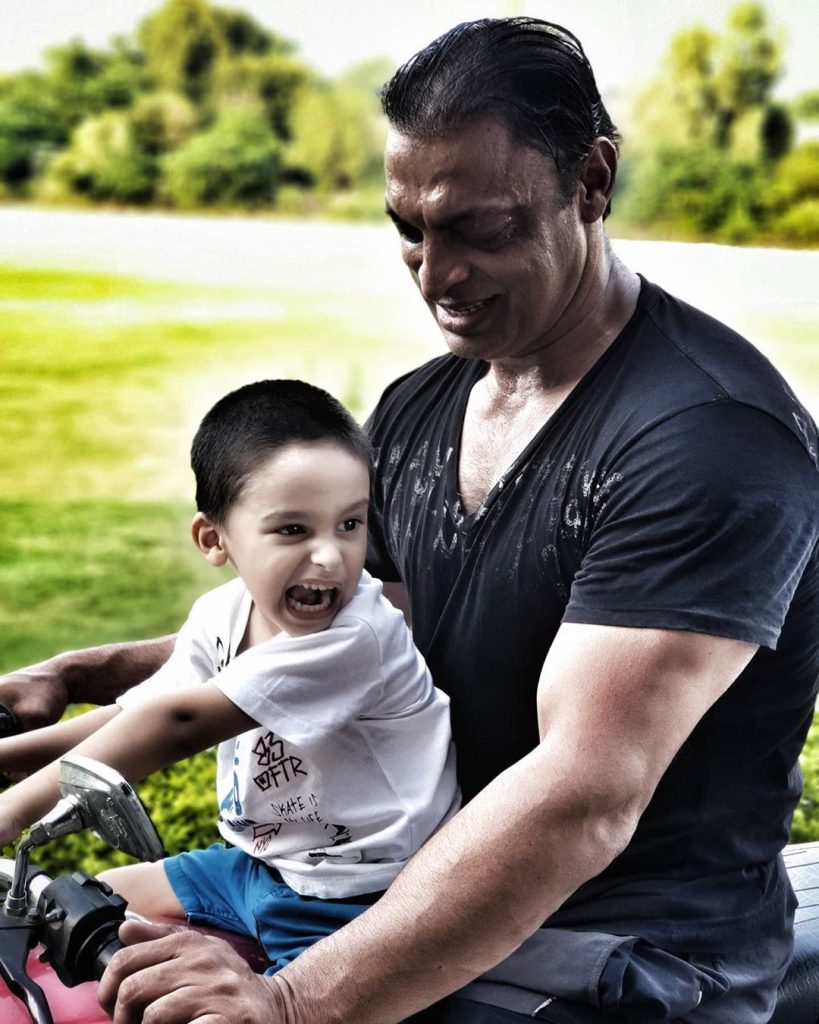 Shoaib Akhtar Shares Recent Pictures With His Sons