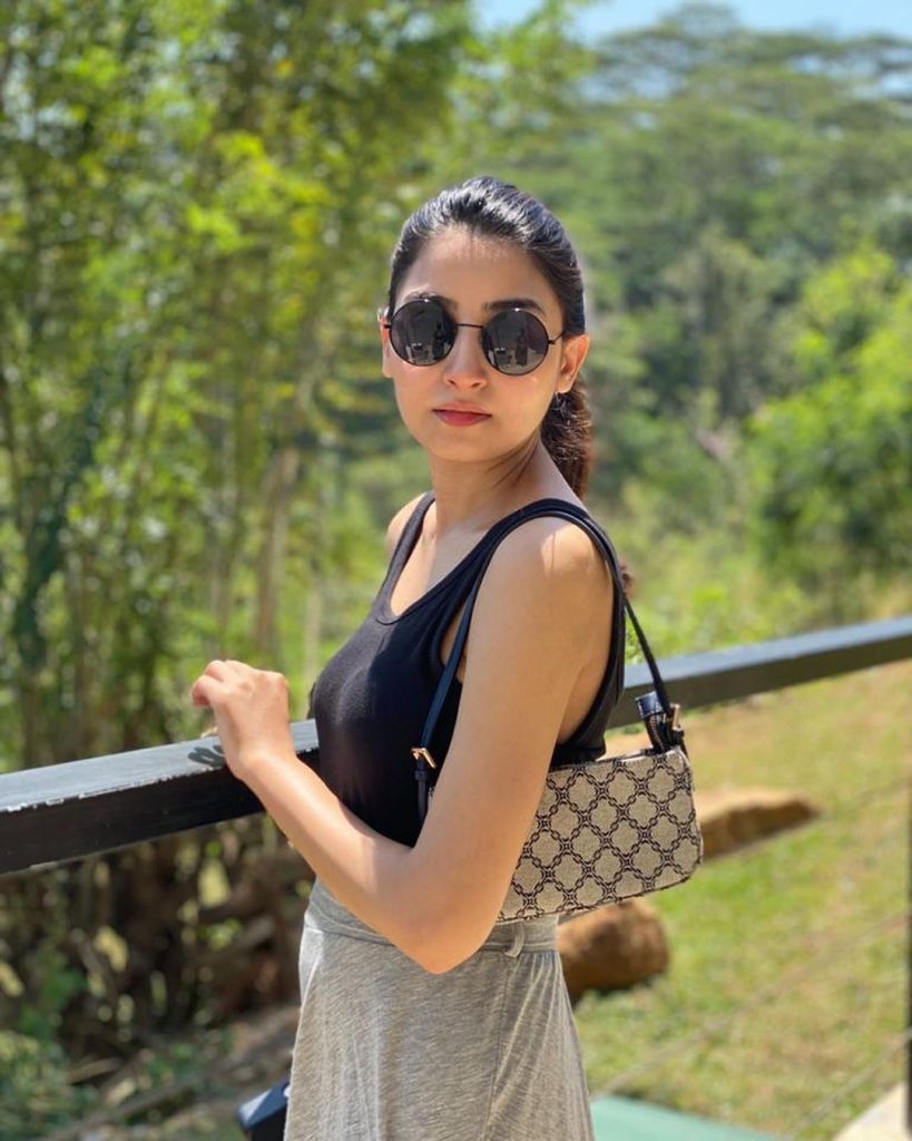 Alia Khan The Vocalist Of Pyaar Kay Sadkay Having Vacations In Sri Lanka