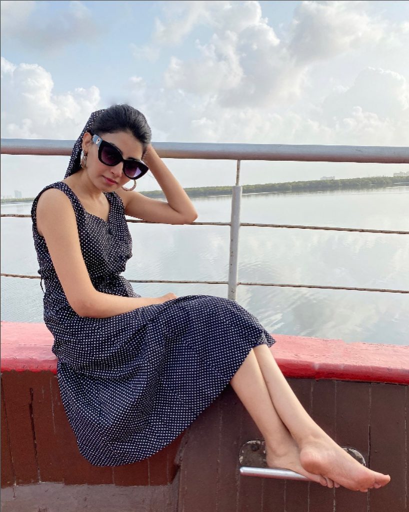 Alia Khan The Vocalist Of Pyaar Kay Sadkay Having Vacations In Sri Lanka