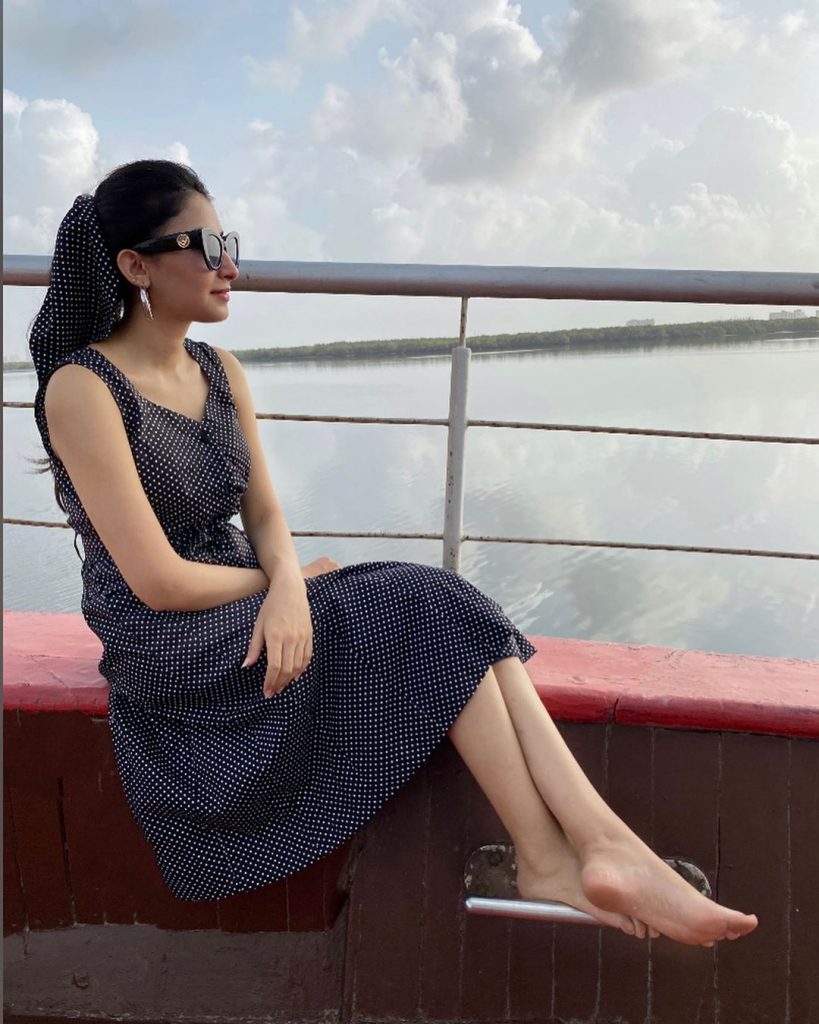 Alia Khan The Vocalist Of Pyaar Kay Sadkay Having Vacations In Sri Lanka