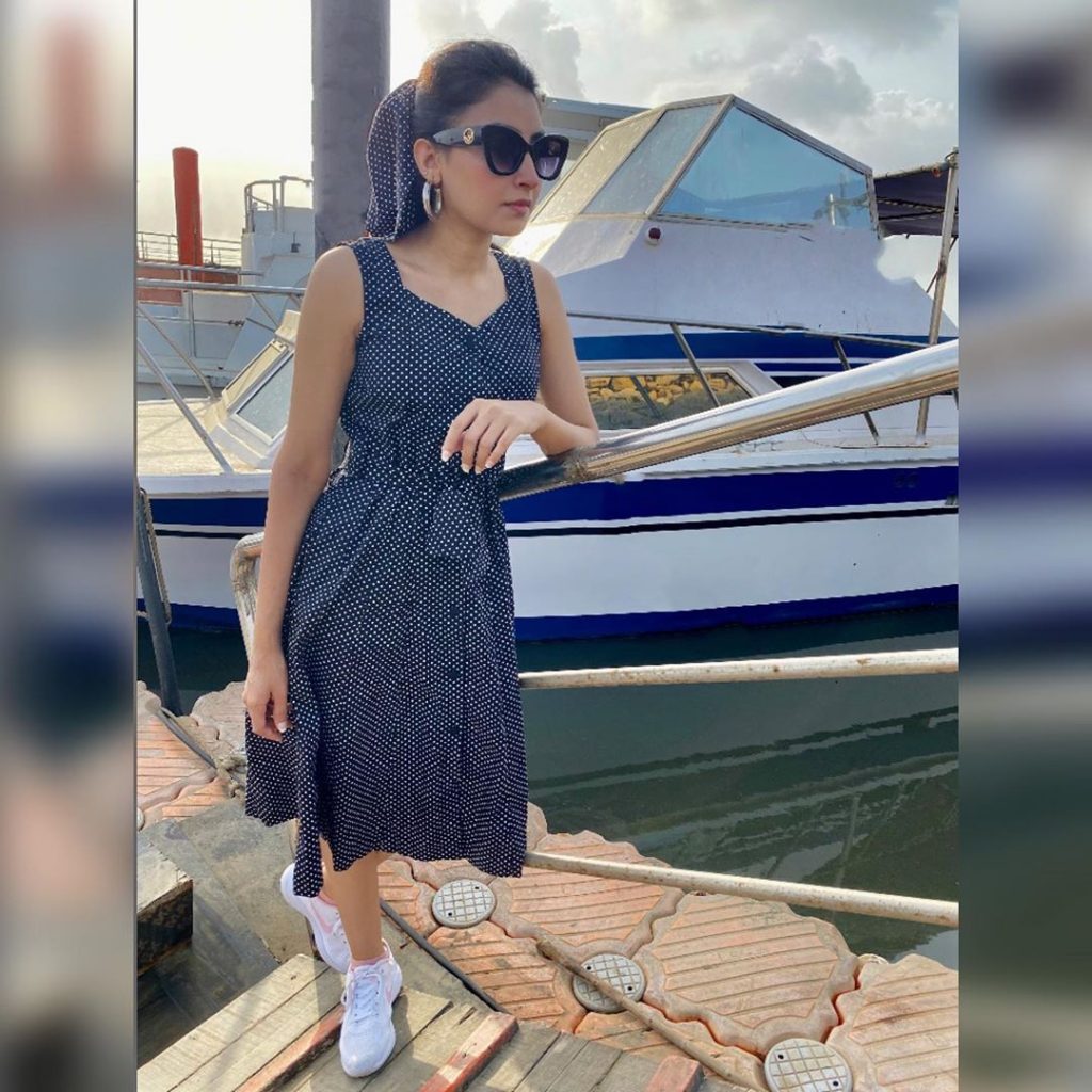 Alia Khan The Vocalist Of Pyaar Kay Sadkay Having Vacations In Sri Lanka