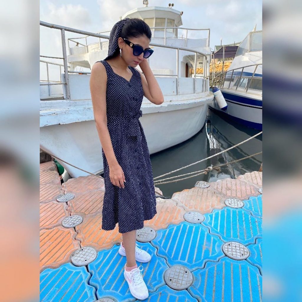 Alia Khan The Vocalist Of Pyaar Kay Sadkay Having Vacations In Sri Lanka