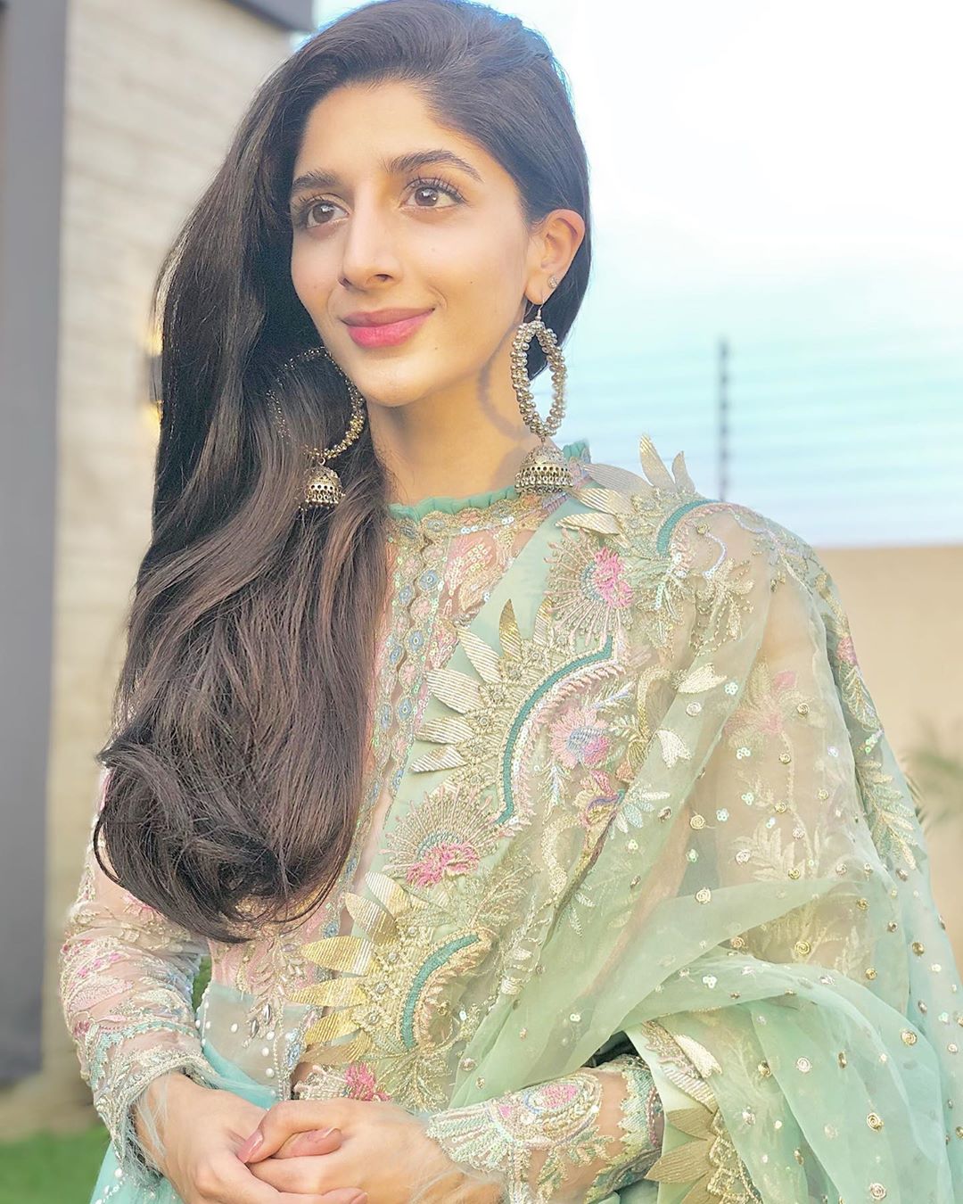 Flawless Pictures of Mawra Hocane Reflecting her Glowing Skin | Reviewit.pk