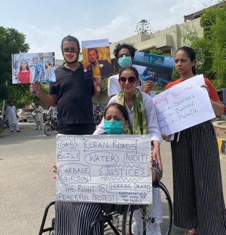 Sarwat Gilani And Fahad Mirza Join The Protest Outside DHA Headoffice Karachi