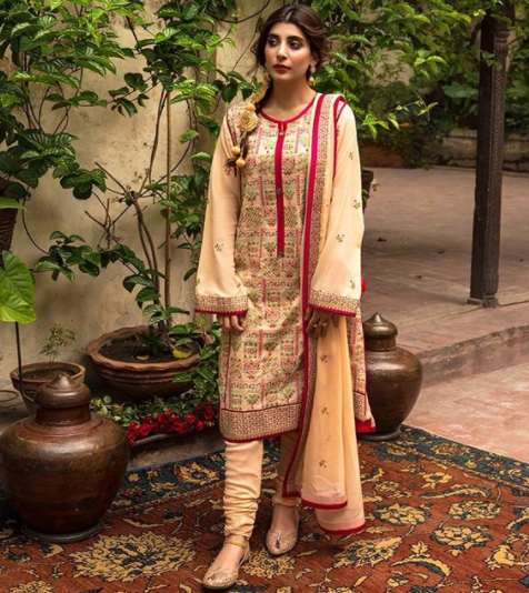 Urwa Hocane Personifies Grace In Raaya Official