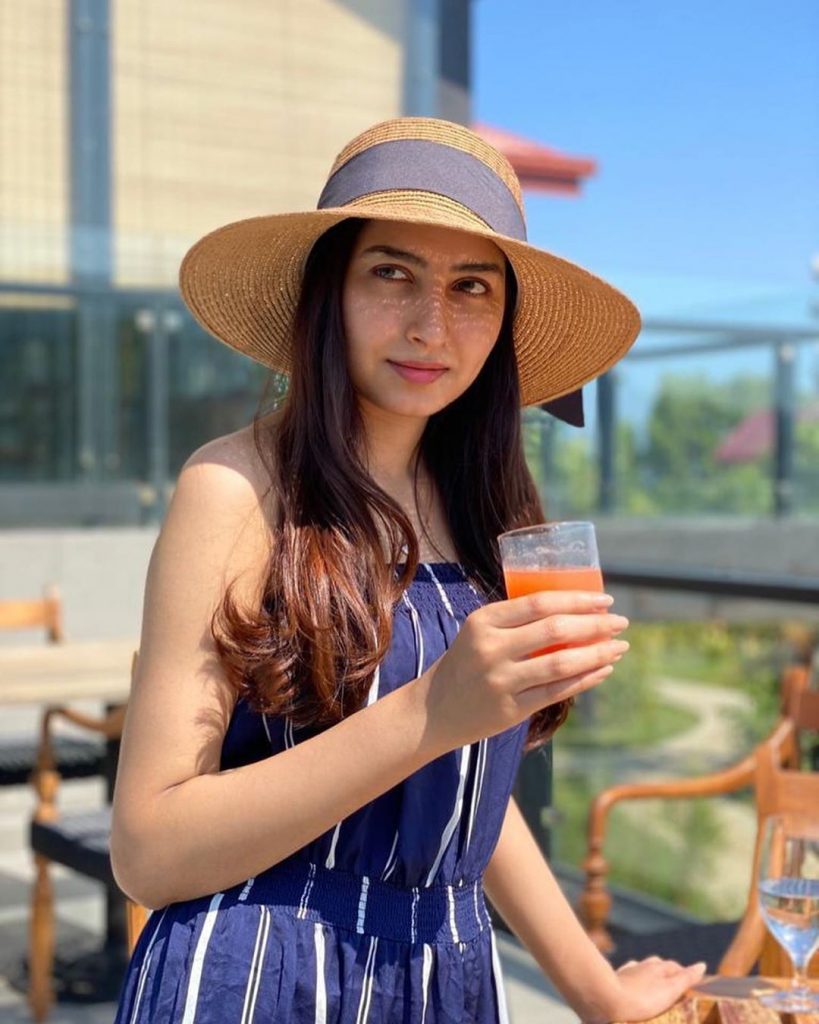 Alia Khan The Vocalist Of Pyaar Kay Sadkay Having Vacations In Sri Lanka