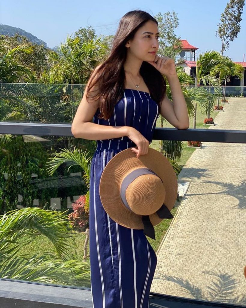 Alia Khan The Vocalist Of Pyaar Kay Sadkay Having Vacations In Sri Lanka