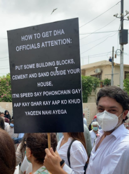 Sarwat Gilani And Fahad Mirza Join The Protest Outside DHA Headoffice Karachi