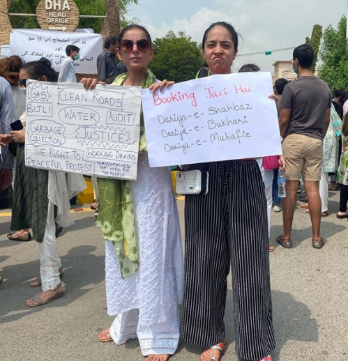 Sarwat Gilani And Fahad Mirza Join The Protest Outside DHA Headoffice Karachi