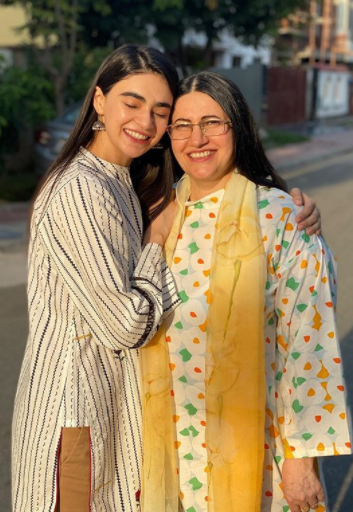 Saheefa Jabbar Finally Met Her Mother After Two Years