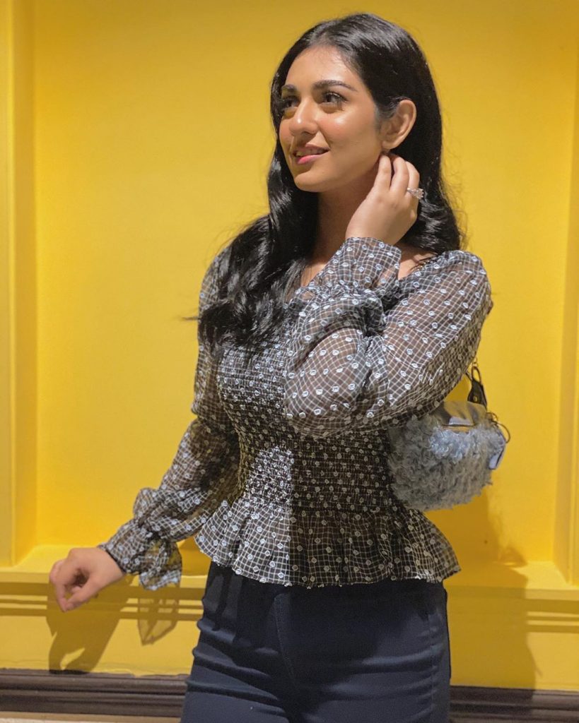 Sarah Khan is Being Trolled For Wearing ' Shopper'