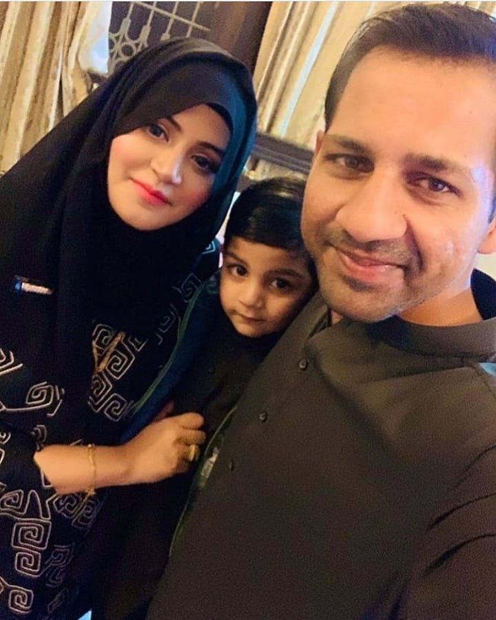 Sarfaraz Ahmed With His Son Spotted Reciting Surah Fatiha