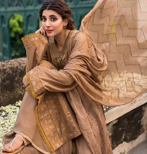 Urwa Hocane Personifies Grace In Raaya Official